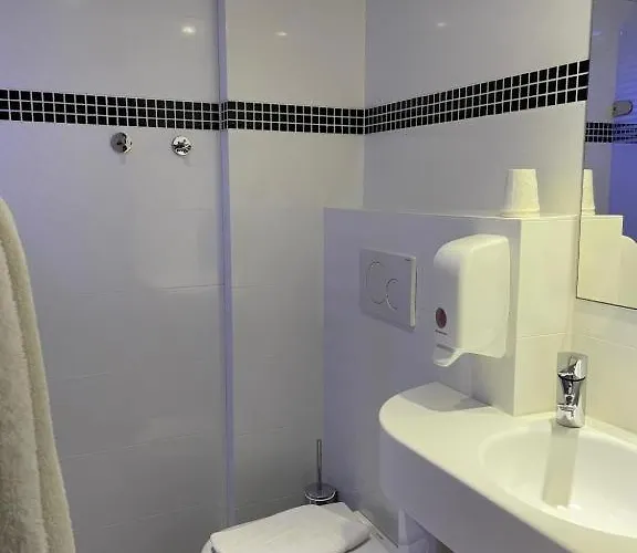 Отель Brit Hotel Marvejols 3*
